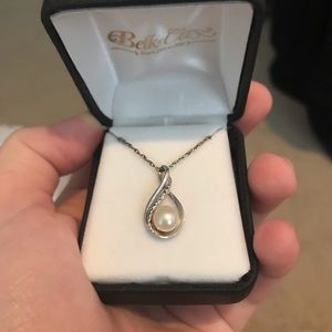 Silver and pearl necklace